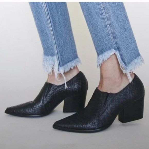 Matisse Boots Women 10M Black Snake Embossed Leather Pointed Toe Low Cut Western - Picture 3 of 13